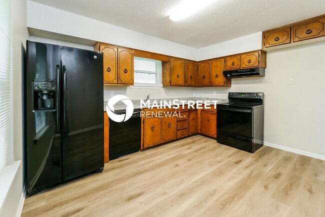 Building Photo - 3 Bedroom Pet-Friendly Home in Leavenworth, KS with Main Street Renewal