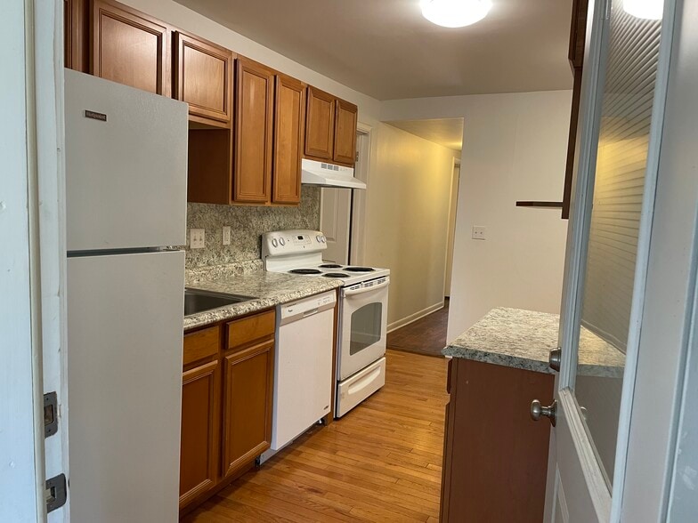 Building Photo - 206 N Pearl St