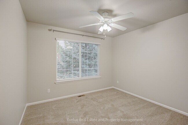 Building Photo - 9641 Cove Creek Dr