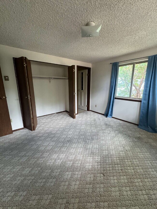 Building Photo - Spacious 3 bedroom, 2 bathroom home in Lander