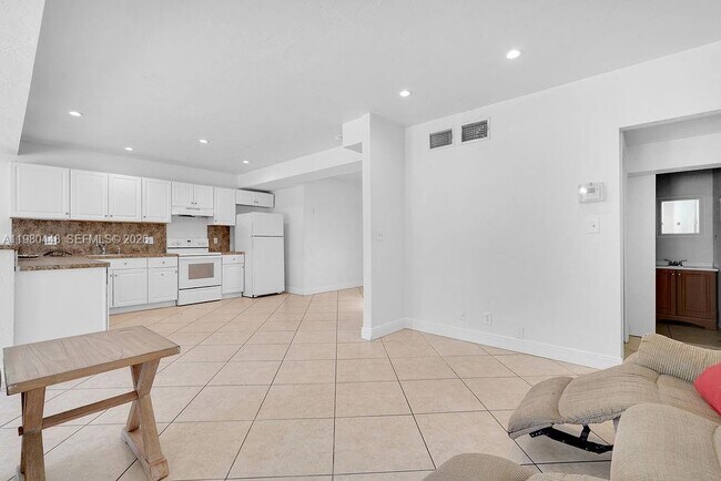 Building Photo - 2417 Pierce St