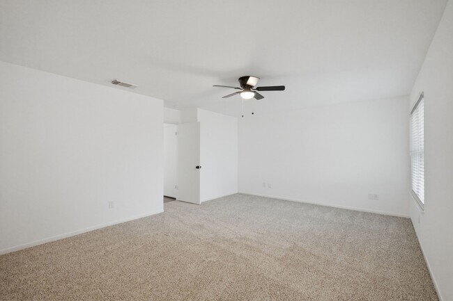 Building Photo - 66 T Huxley Ln