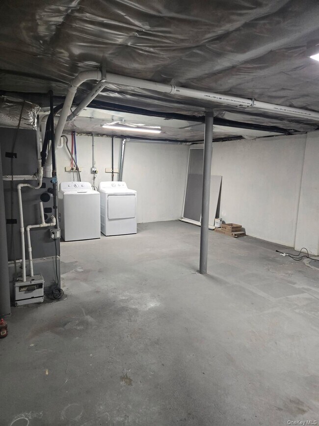 Building Photo - 128 Bayville Ave