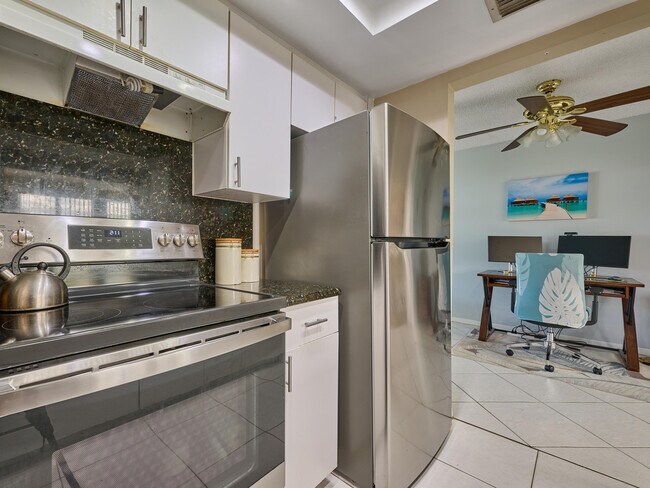 Building Photo - 519 SW 18th St