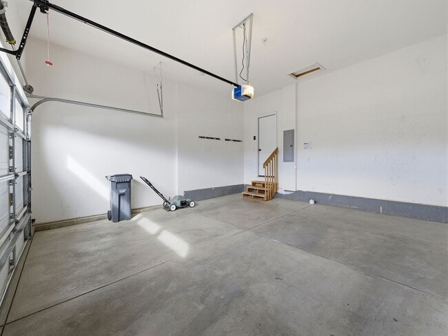 Building Photo - Updated 2-Bedroom, 2-Bathroom Home in Loveland