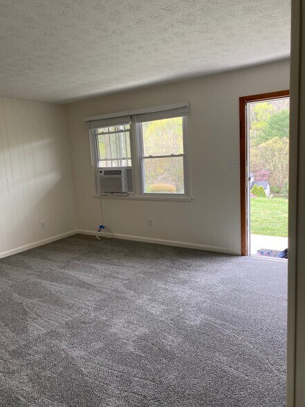 Building Photo - 60 Webb Cove Rd
