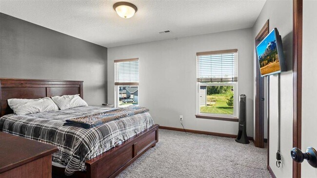 Building Photo - Move-In Ready Home with an Excellent Location