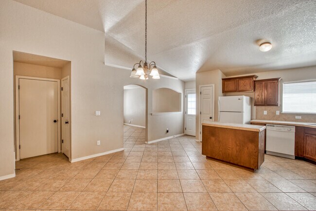 Building Photo - 1819 Shreya St