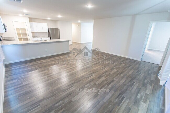 Building Photo - 3510 Mateo Dr