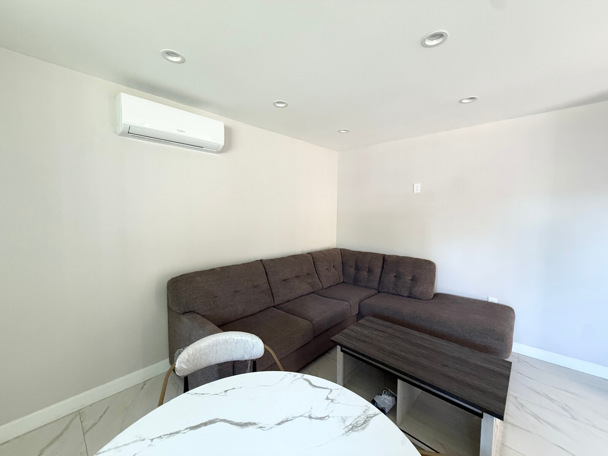 Building Photo - 8431 Oso Ave