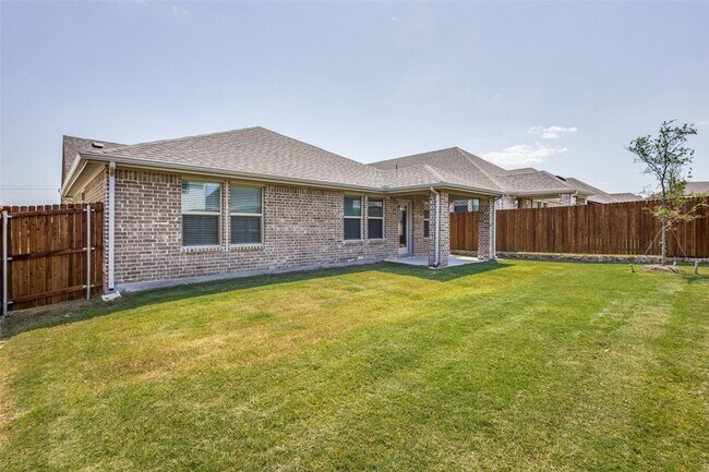 Building Photo - 800 Easthill Dr