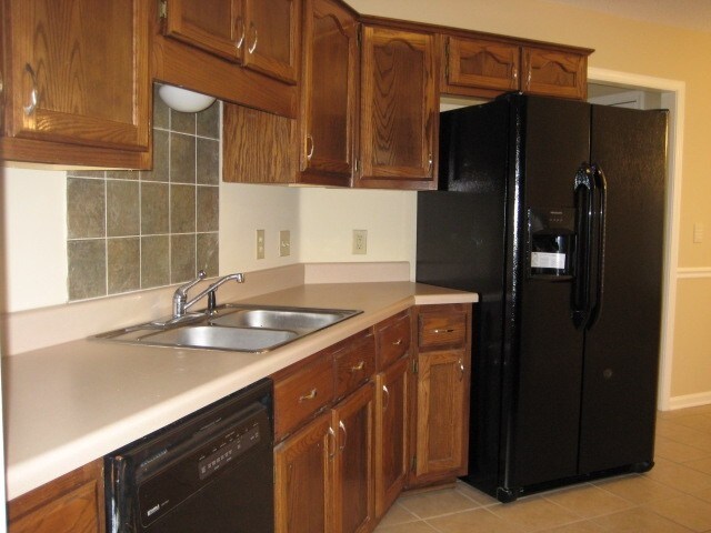 Building Photo - 1383 River Ridge Dr