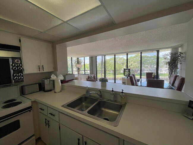 Building Photo - 799 Jeffery St