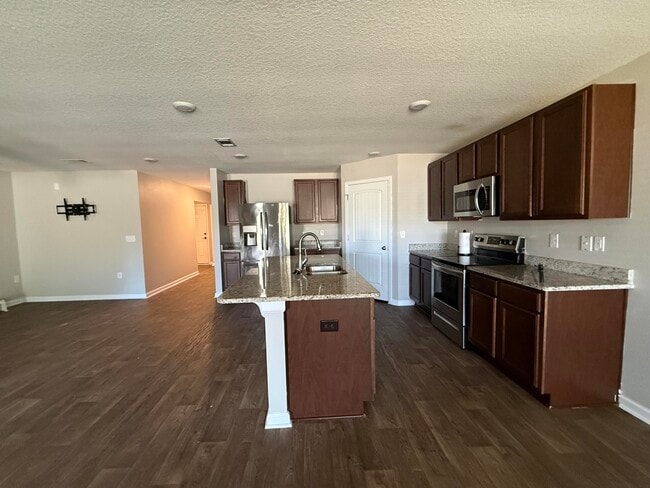 Building Photo - 1004 Limpkin St