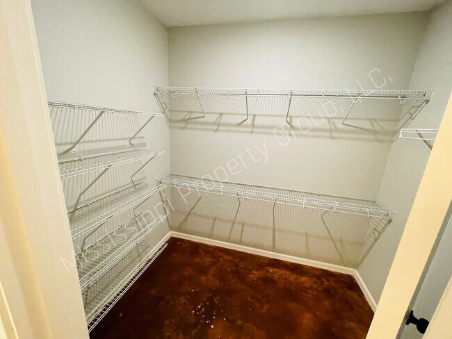 Building Photo - 3BR/3BA For Rent