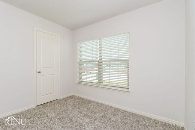 Building Photo - 152 Holster Holw Rd