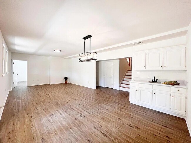 Building Photo - 12 Ginger Ln