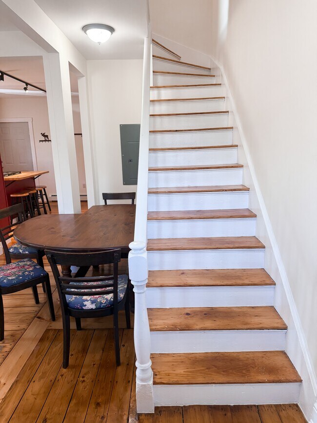 Building Photo - 1004 Main St