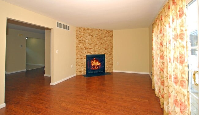 Building Photo - 21 Rosewood Ct