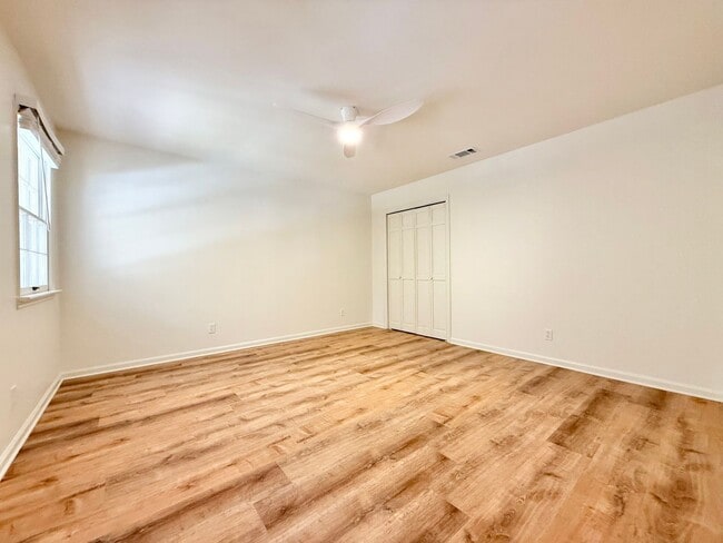 Building Photo - 130 Valley Club Cir