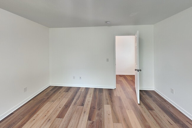 Building Photo - 10506 Broadford St