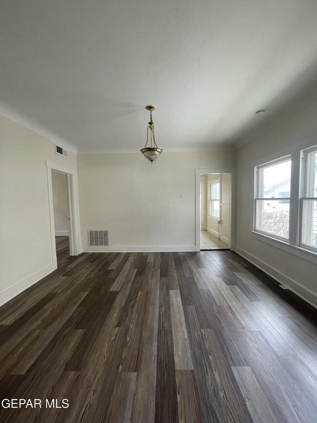 Building Photo - 3720 Chester Ave