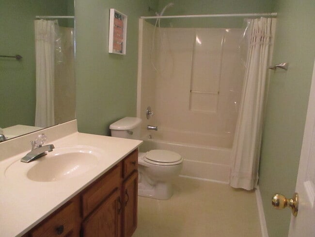 Building Photo - 279 Southaven Ct