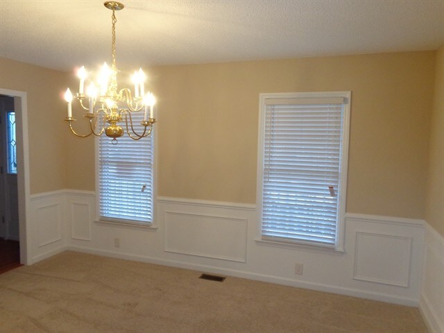 Building Photo - 946 George Place Dr