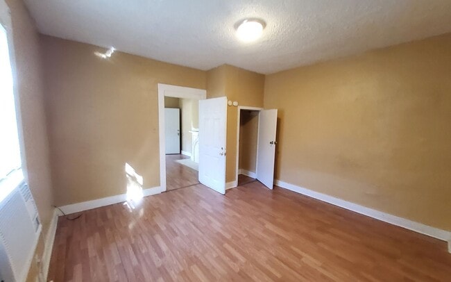 Building Photo - 2917 Yale Ave