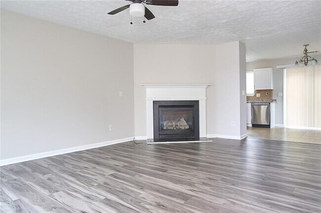 Building Photo - 130 Springbottom Dr SE