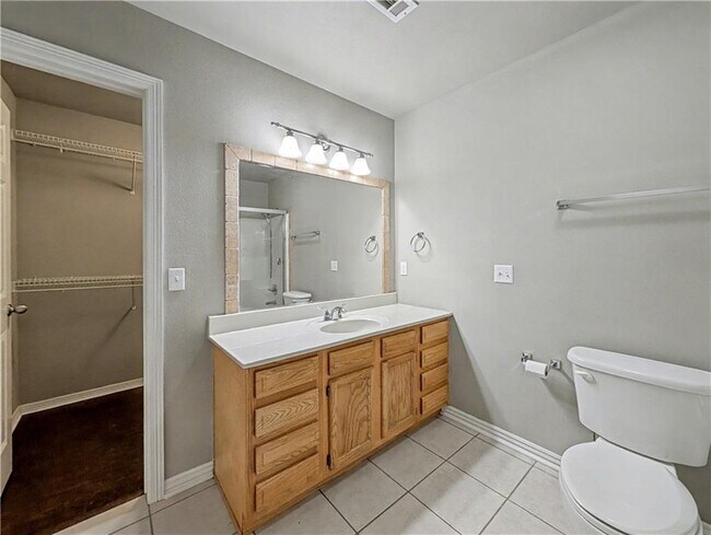 Building Photo - 3803 SW Carriageway Ave