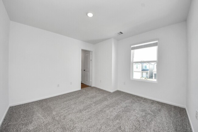 Building Photo - 1027 Moon Drop Ln
