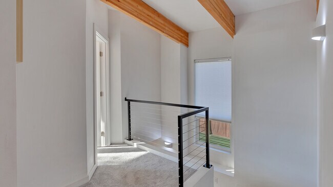 Building Photo - 6824 N Catlin Ave