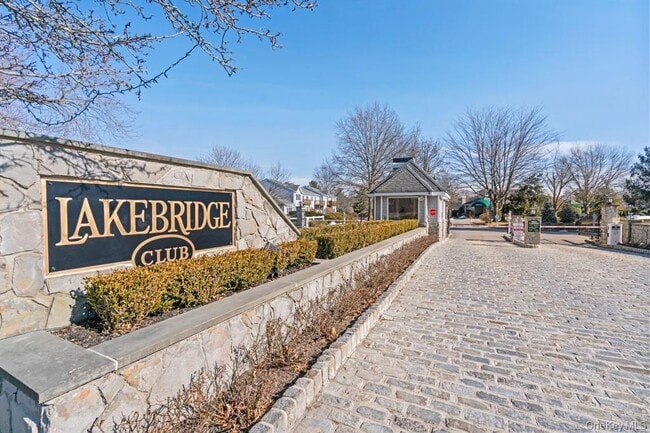 Primary Photo - 78 Lakebridge Dr S