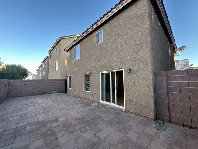 Building Photo - 6752 Philharmonic Ave