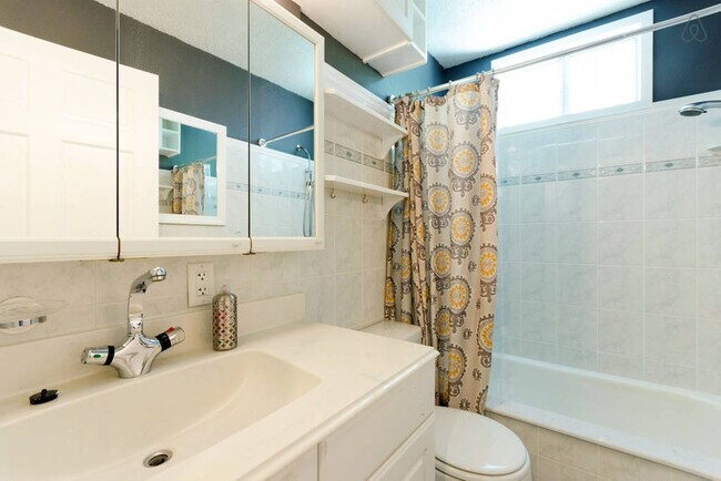 Building Photo - 1022 8th St N