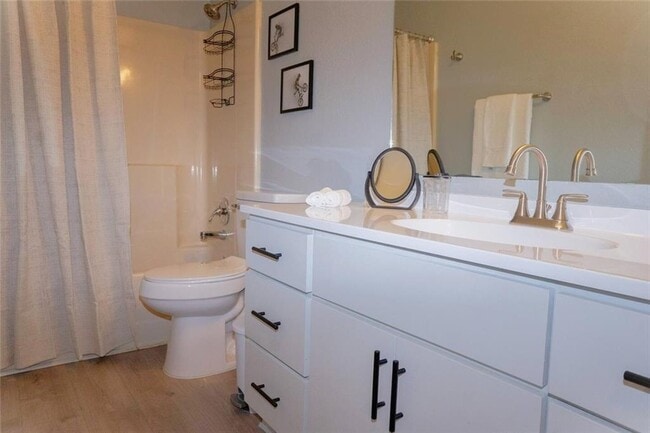 Building Photo - 502 SE B St