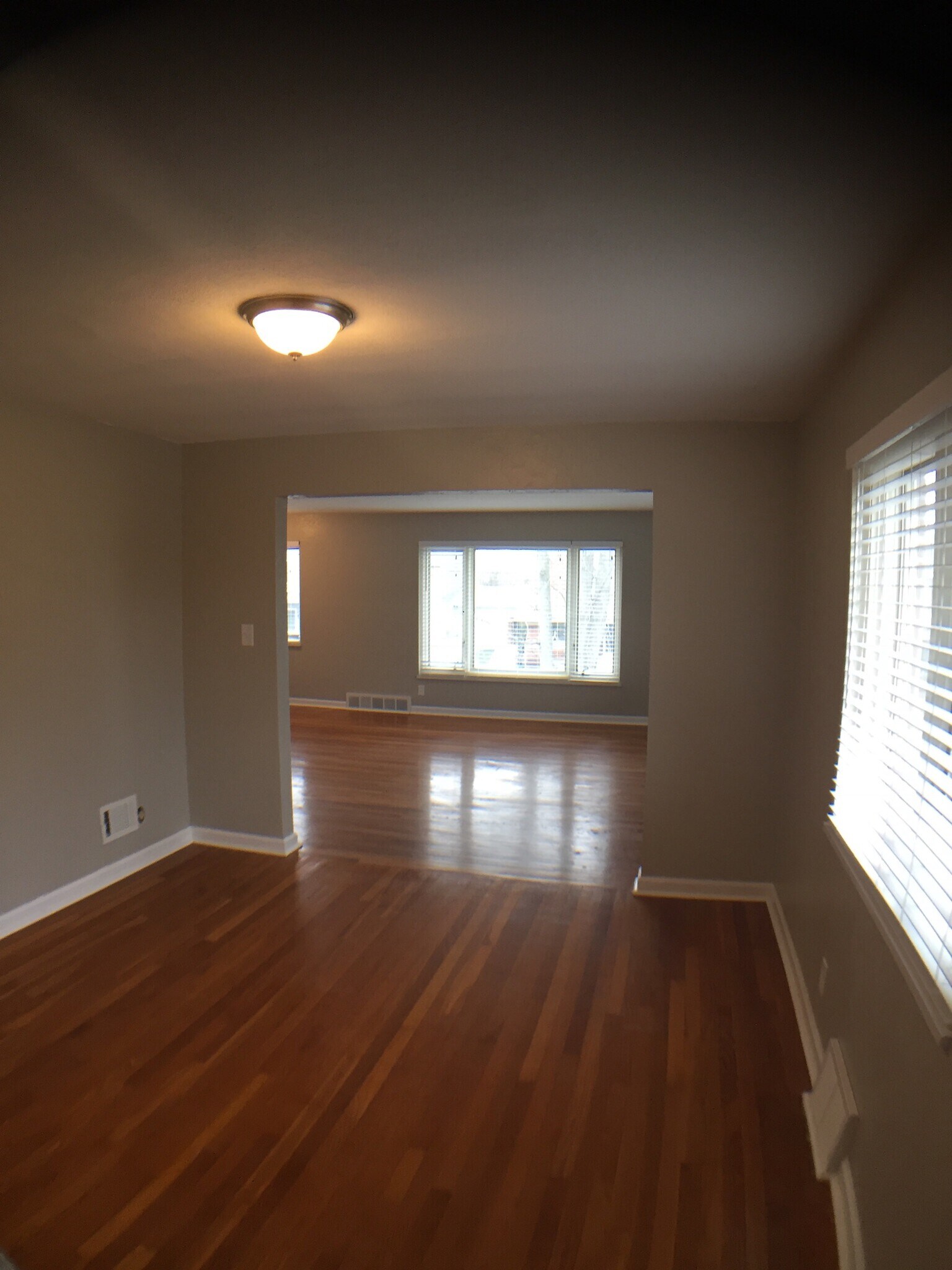 Building Photo - 66 Wiltshire Boulevard