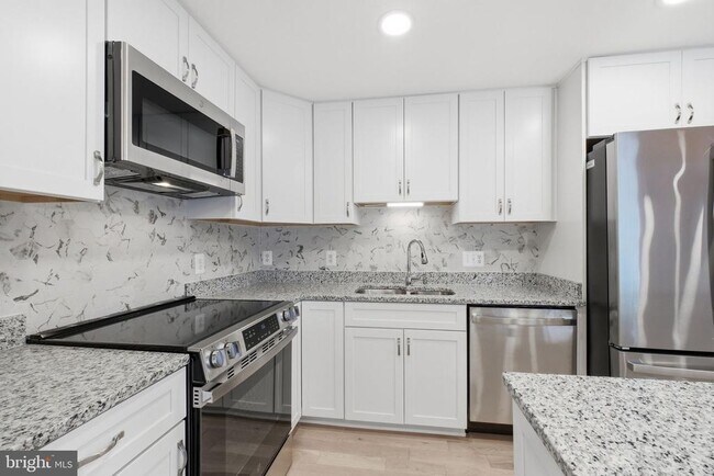 Building Photo - 2916 Montauk Ct