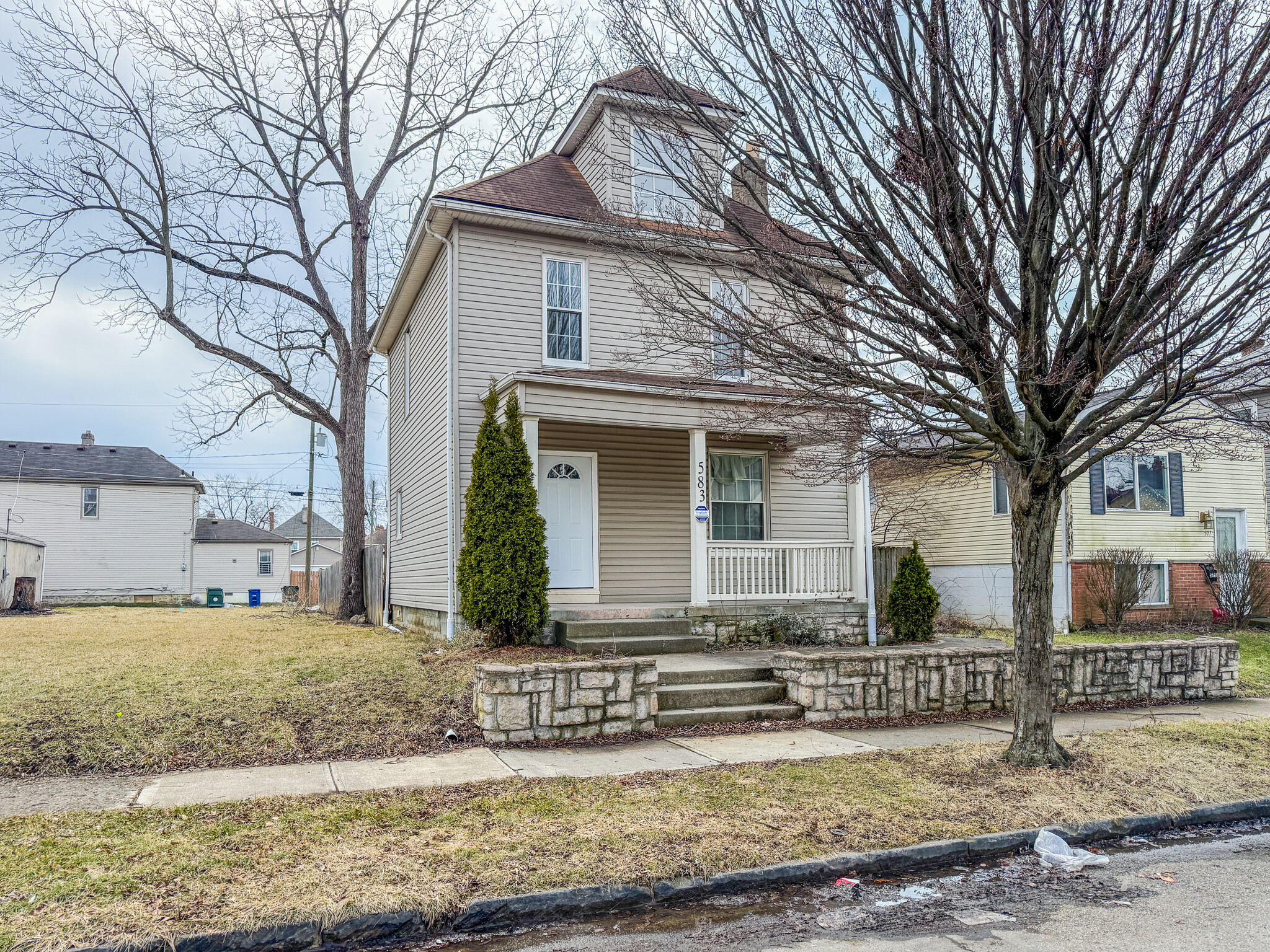 Building Photo - 583 East Mithoff Street