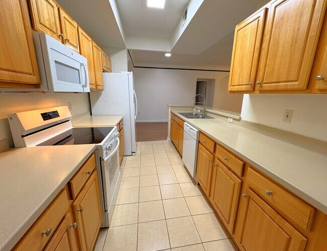 Building Photo - 3 Bedroom with Water View - Villanova at H...