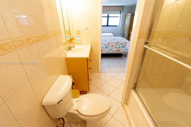 Building Photo - 1621 Collins Ave