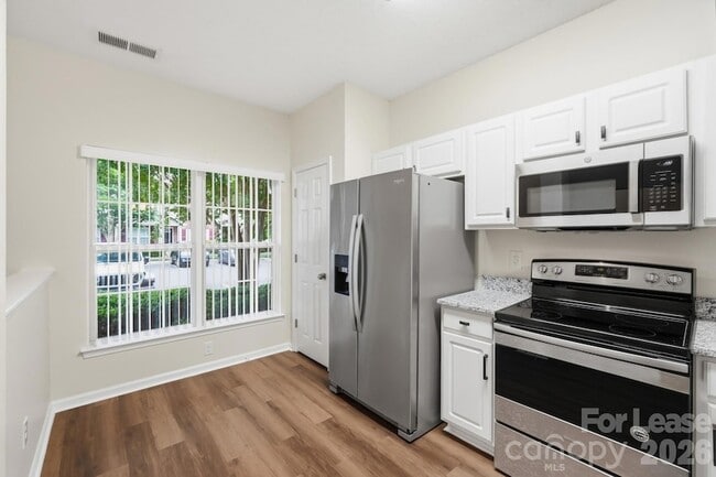 Building Photo - 8031 Stoneham Ct