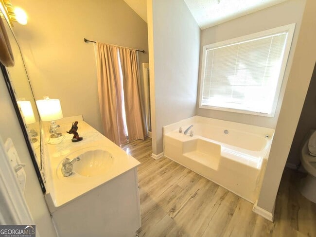 Building Photo - 2100 Racquet Club Cir NW