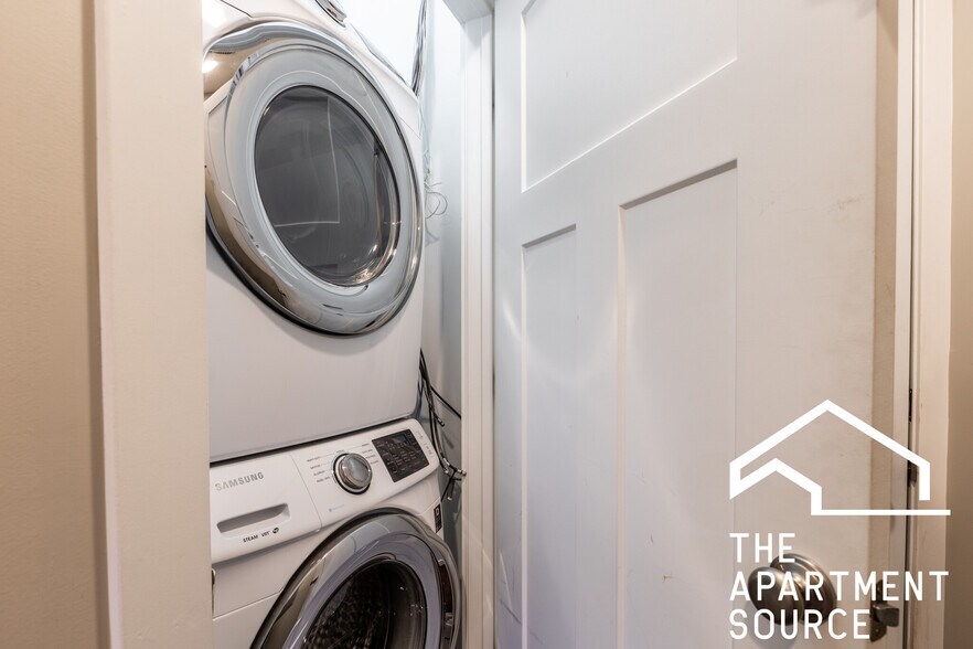 Building Photo - 2449 N Ashland Ave