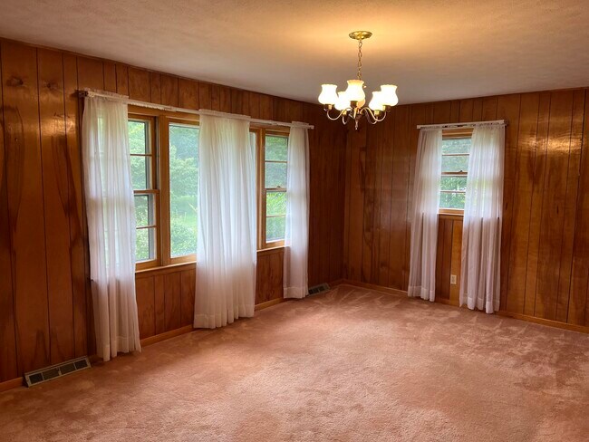 Building Photo - 328 East King Street-Home with loads of space