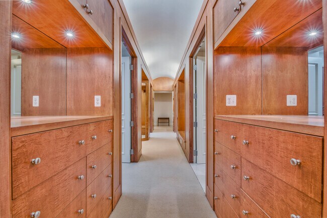 Building Photo - 200 Aspen Rd