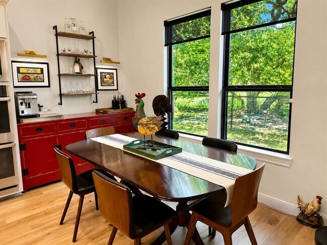Building Photo - 365 Warbler Dr