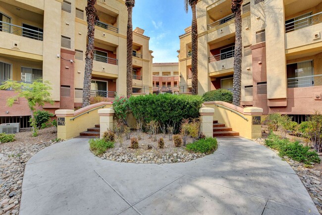 Building Photo - Meridian 124- Stunning 2Bd/2Ba Residence