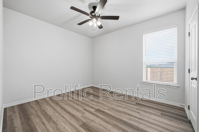 Building Photo - 126 Leon Ln